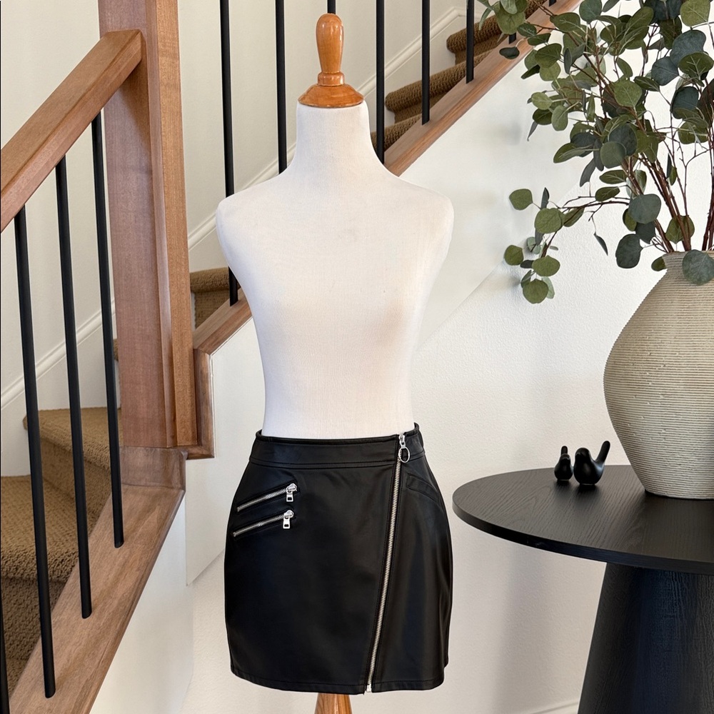 EXPRESS Black Faux Leather Moto Zip Mini Skirt with zipper accents size 2